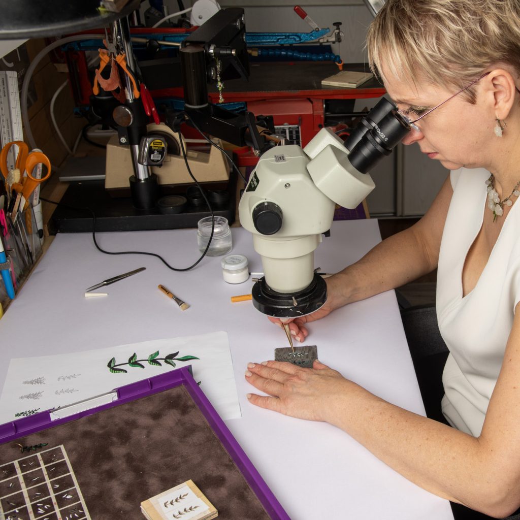 Rose Saneuil - savoir-faire incrustation marqueterie ©Woytek Konarzewski